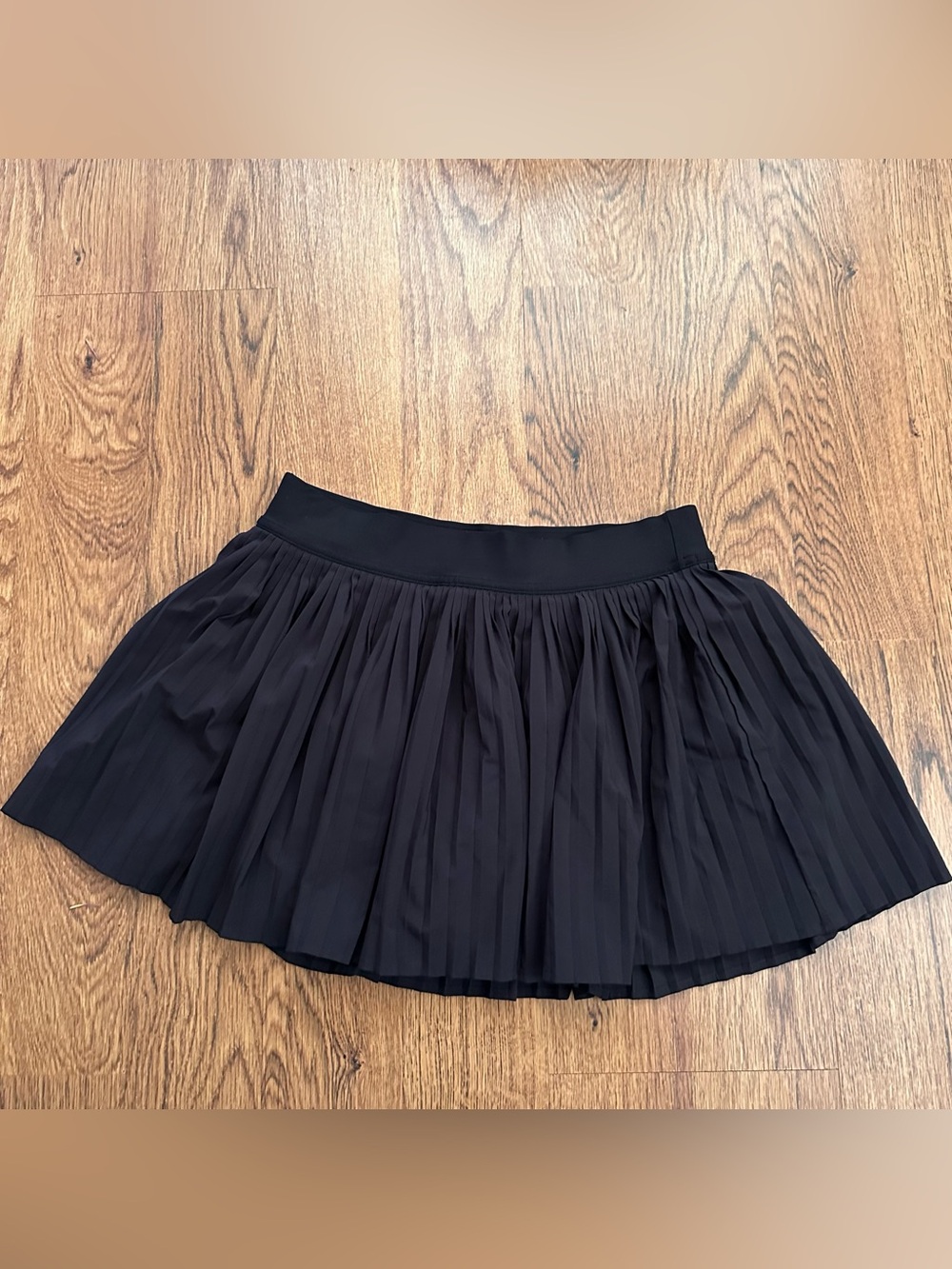 Lululemon Black Pleated Mini Skirt short liner size 6 tennis sports cute